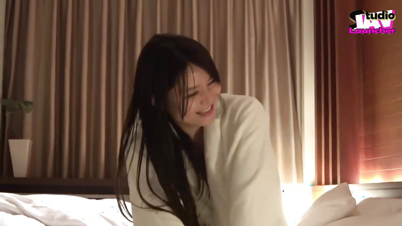 내 마누라를 데려가주세요. 남편의 코 밑에서 위험한 만남을 초대하는 32살 유부녀 - 2부