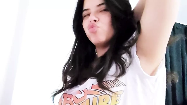 REAL HOMEMADE - Latina girlfriend dances on bf’s cock!