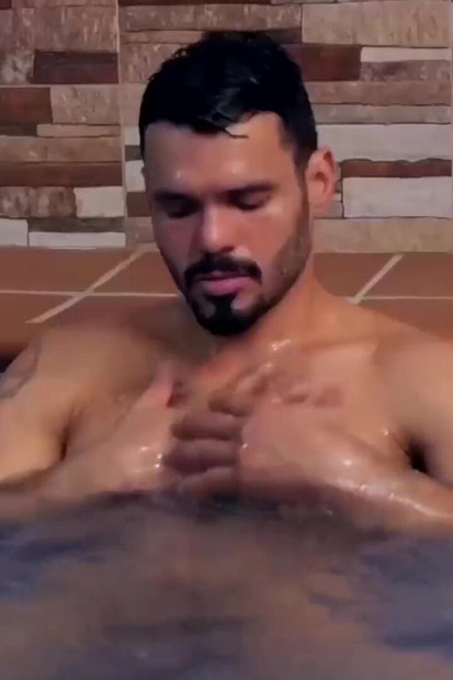 MENATPLAY - Latino Jean Franko analno jebe Isacca Eliada u odijelu