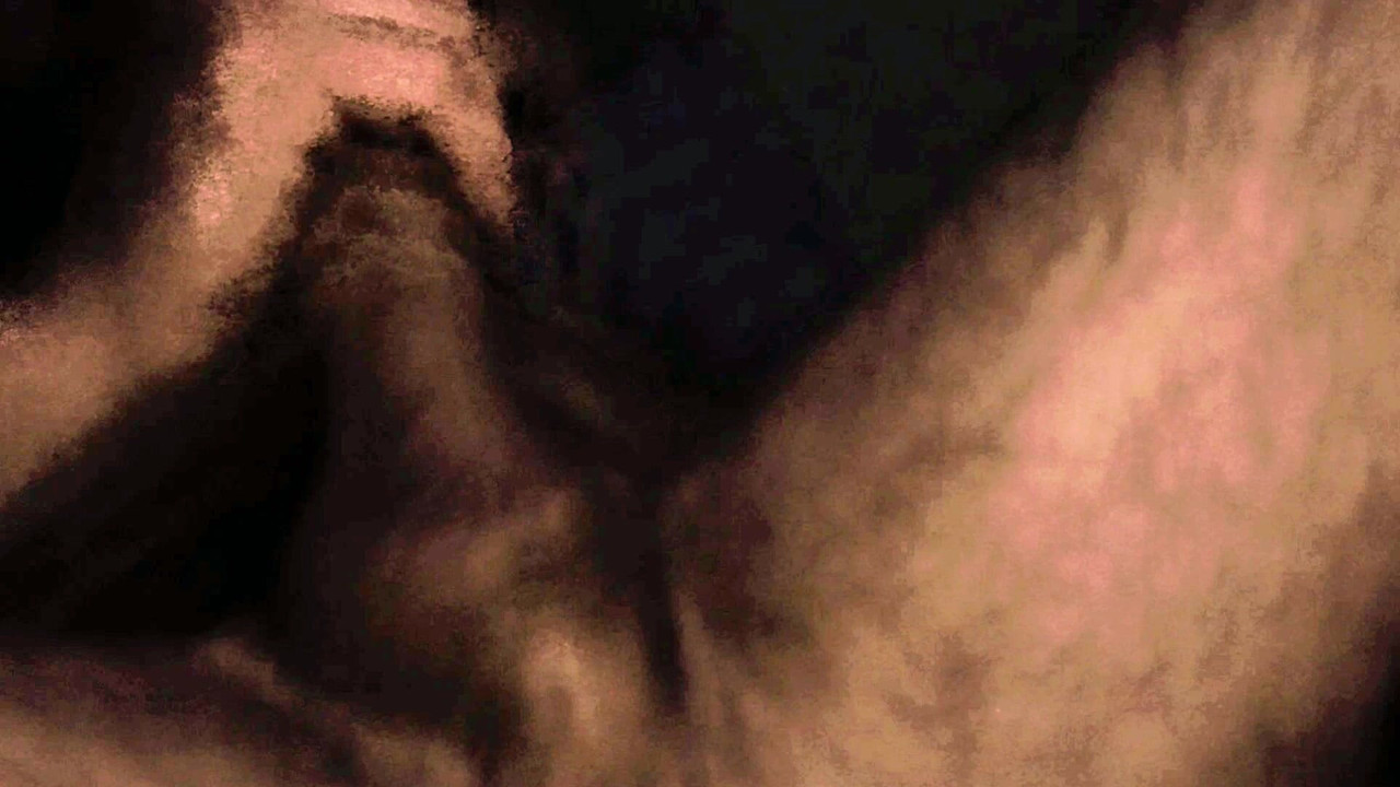 壮男抚摸他的大鸡巴