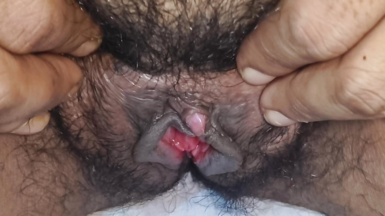 Bhabi apni chut ko rubbing Kar raha hai, Bhabi is rubbing her pussy