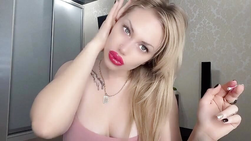 You cant resist my red big smoking lips!