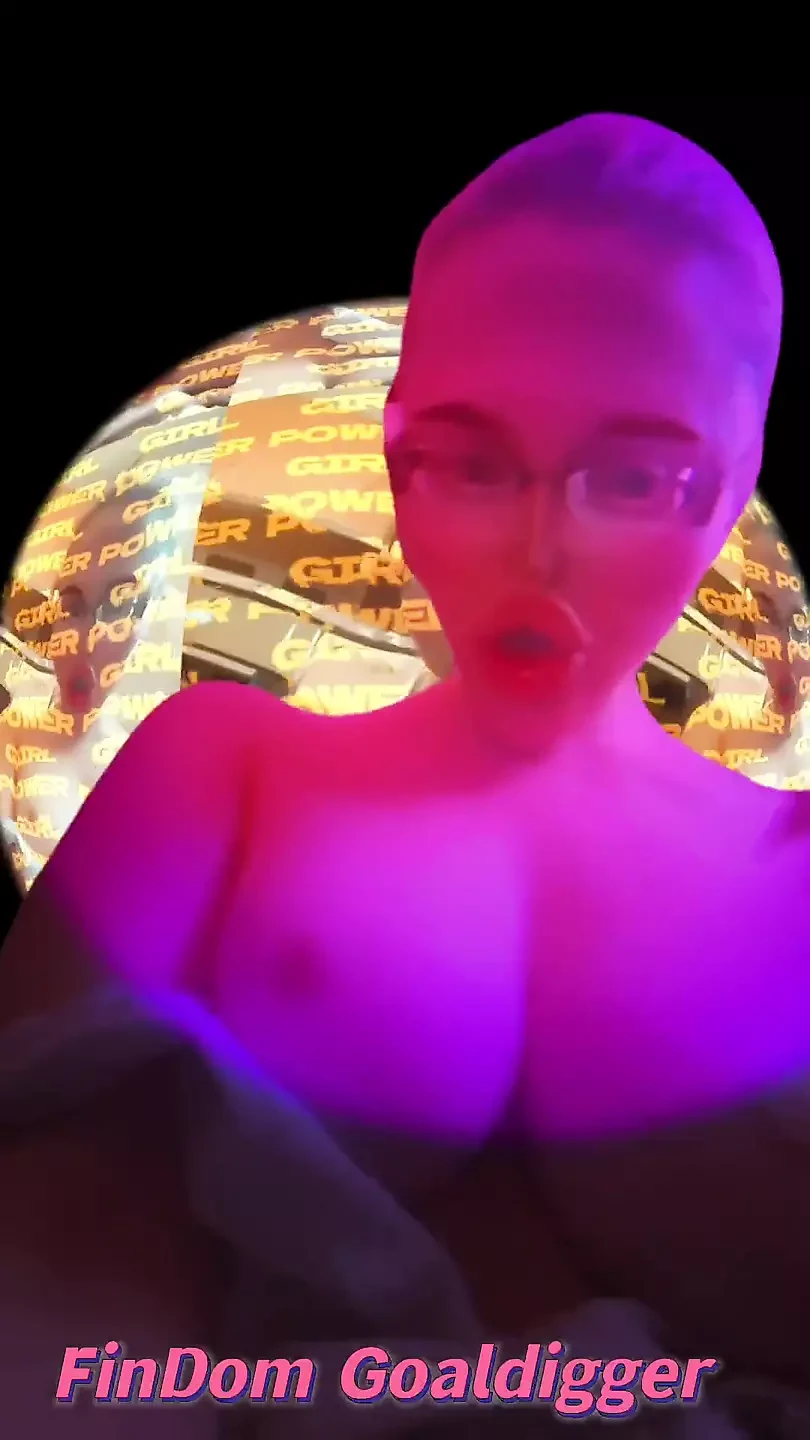 아름다운 지배적 인 여신 Findom Goaldigger에 대한 섹스 생활은 딸딸이