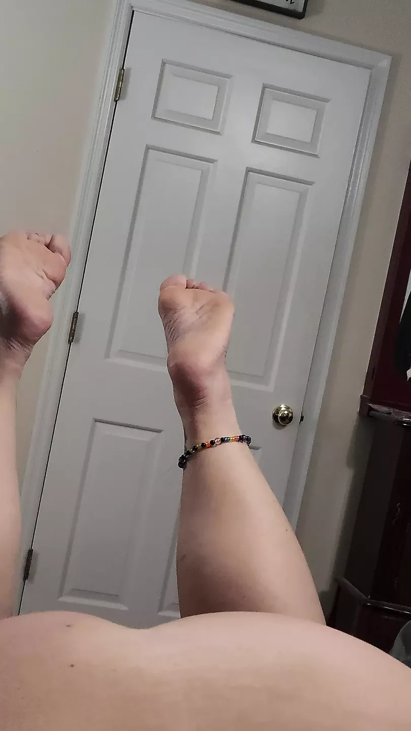 POV milf blowjob while her feet are in the air and she enjoys a vibrator.