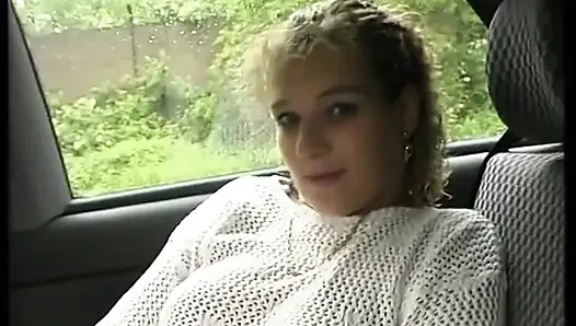 Amatör sürtük ile arabada seks