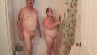 Biorę prysznic z moim ojczymem