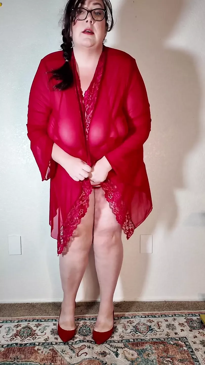 BBW MILF Takes off Tiny Outfit