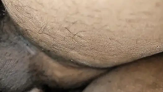 Pasangan muda berbagi getaran real night bareng-bareng