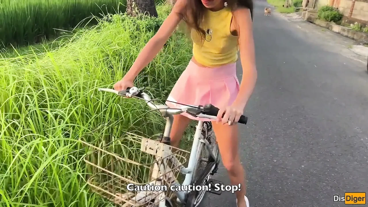 Thanked a Stranger with My Pussy After He Helped Me with My Bike - Creampie