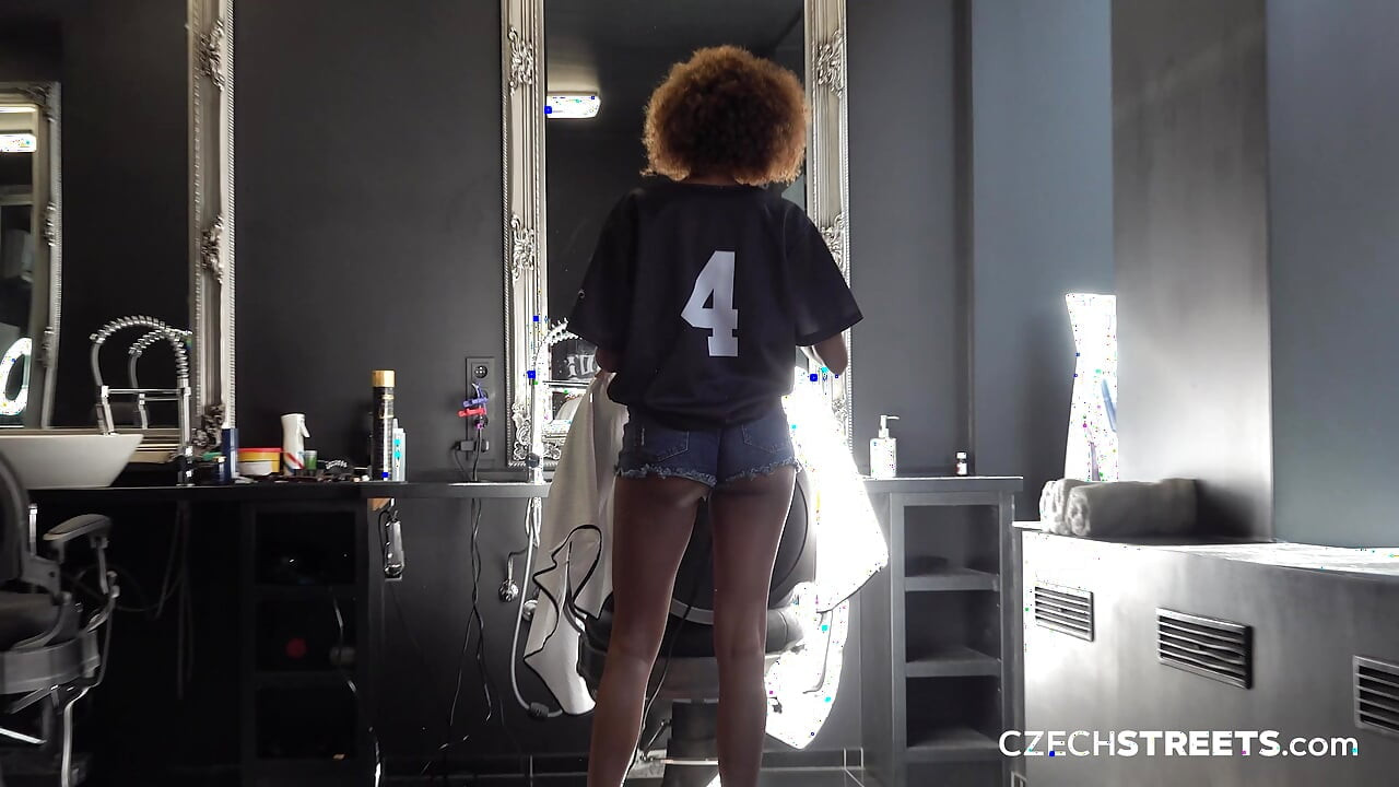 Preto cabeleireiro sexy (Ruas Tchecas)