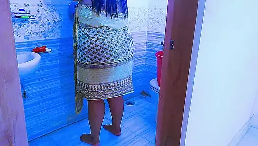 Saudi Arabian hot aunty fucking in bathroom