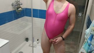 Розовый цельный купальник