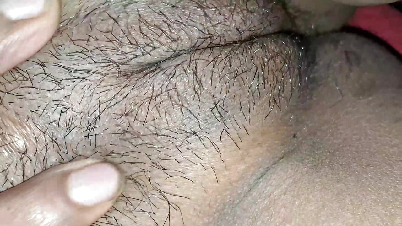 India ama de casa, hermanastro en nuevo video