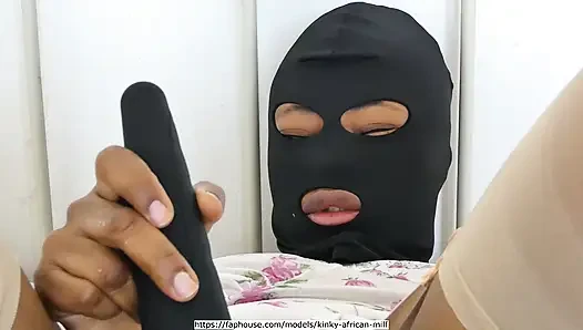 Memekku dicambuk untuk pertama kali, bagian 3