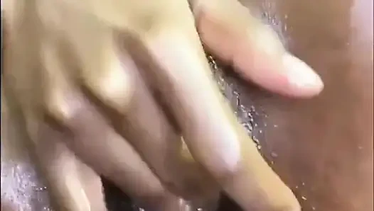 Memek besar ini dientot habis-habisan sampai menetes