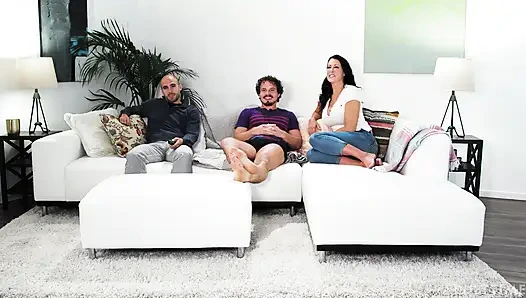 Mamas junge betrügt stiefmutter reagan foxx fast erwischt beim geben des stiefsohns!