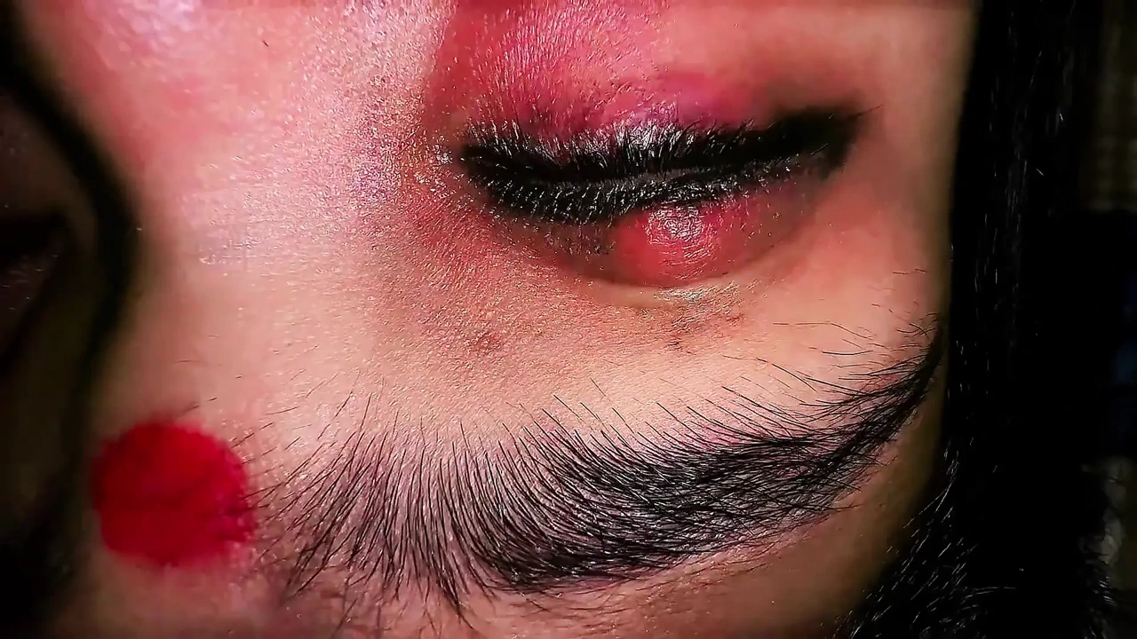 夜幕降临饥渴时刻, 我在安妮佩等待来自粉丝的人