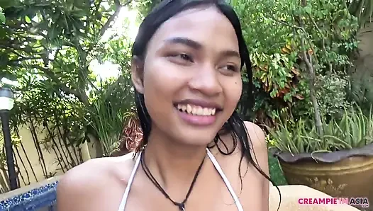 Saya pergi ke villa dengan kolam renang pribadi dalam 2 hari / 1 malam. Pijat minyak, cukur bulu kemaluan, seks di kolam renang, tanpa kondom dan crot di dalam