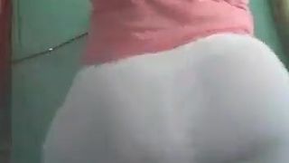 Morosita moviendo nalgotas