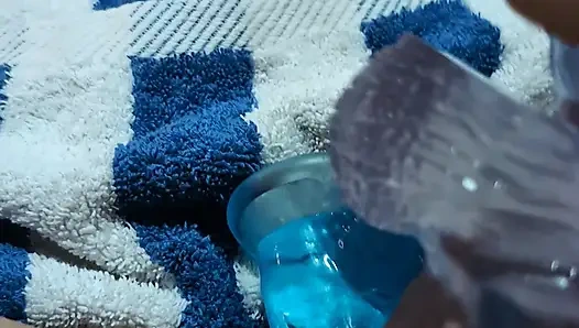 Tante Seksi Lagi Asik Masurbasi Pakai Dildo Baru Solo