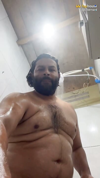 Baño con la mano izquierda.