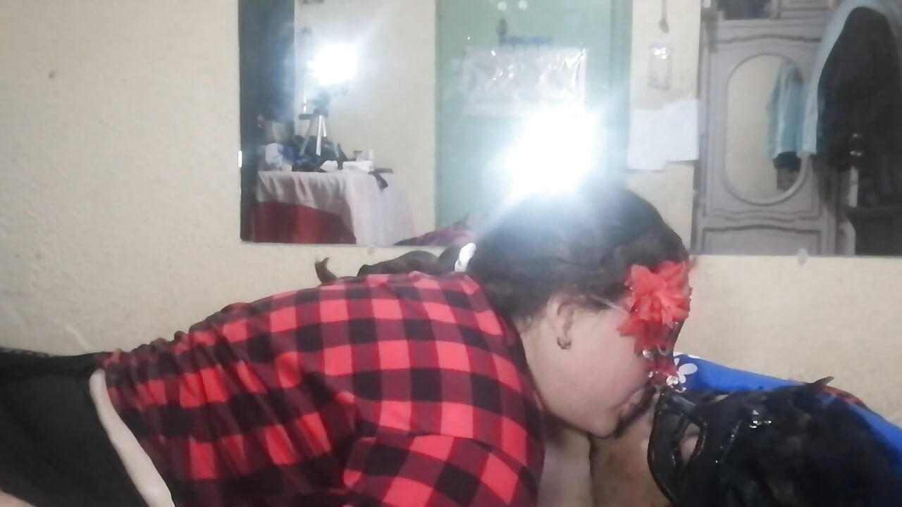 kissing and touching my girlfriend very delicious