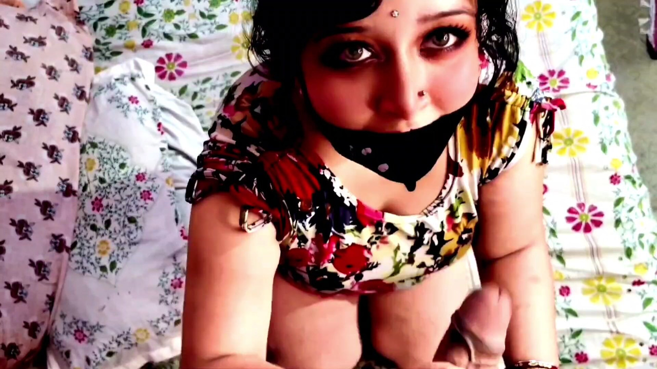 Beautiful Bengali Girl – Cute Smile & Hot Looks