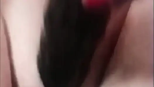 Masturbuje her dildo