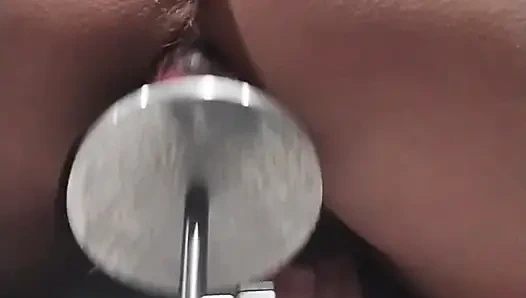Aku lagi asik muasin memekku pakai mesin seks - pov