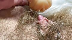 Enorme rechtopstaande clitoris die vagina neukt - groot orgasme diep van binnen