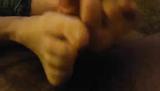 Footjob-entspannung für ihn entleert die eier