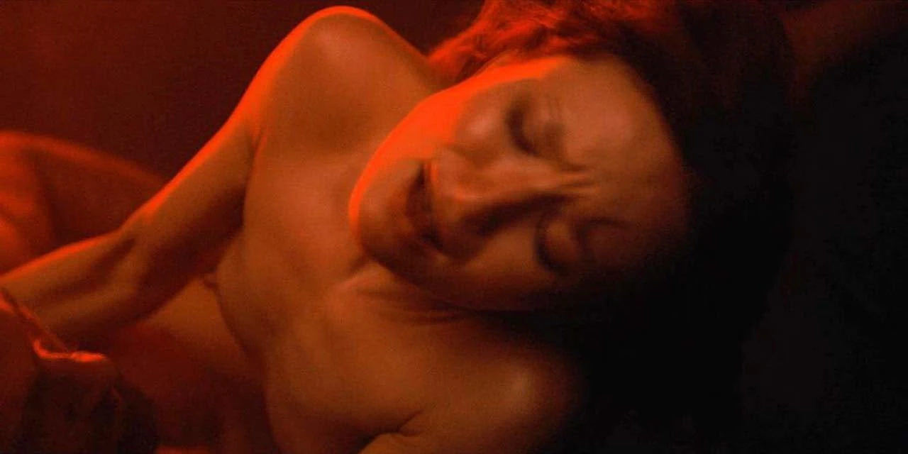 Emily, scandalplanet.com&#39;da &#39;amerikan tanrılarından&#39; seksi esmerleşiyor