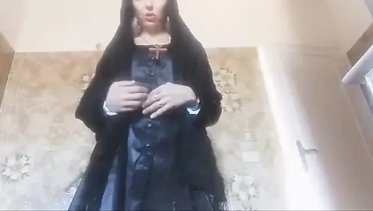 Die Nonne ist blasphemisch und pinkelt, wo sie nicht sollte