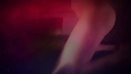 Seorang seniman muda membuat karya paling lambat dan paling sensual