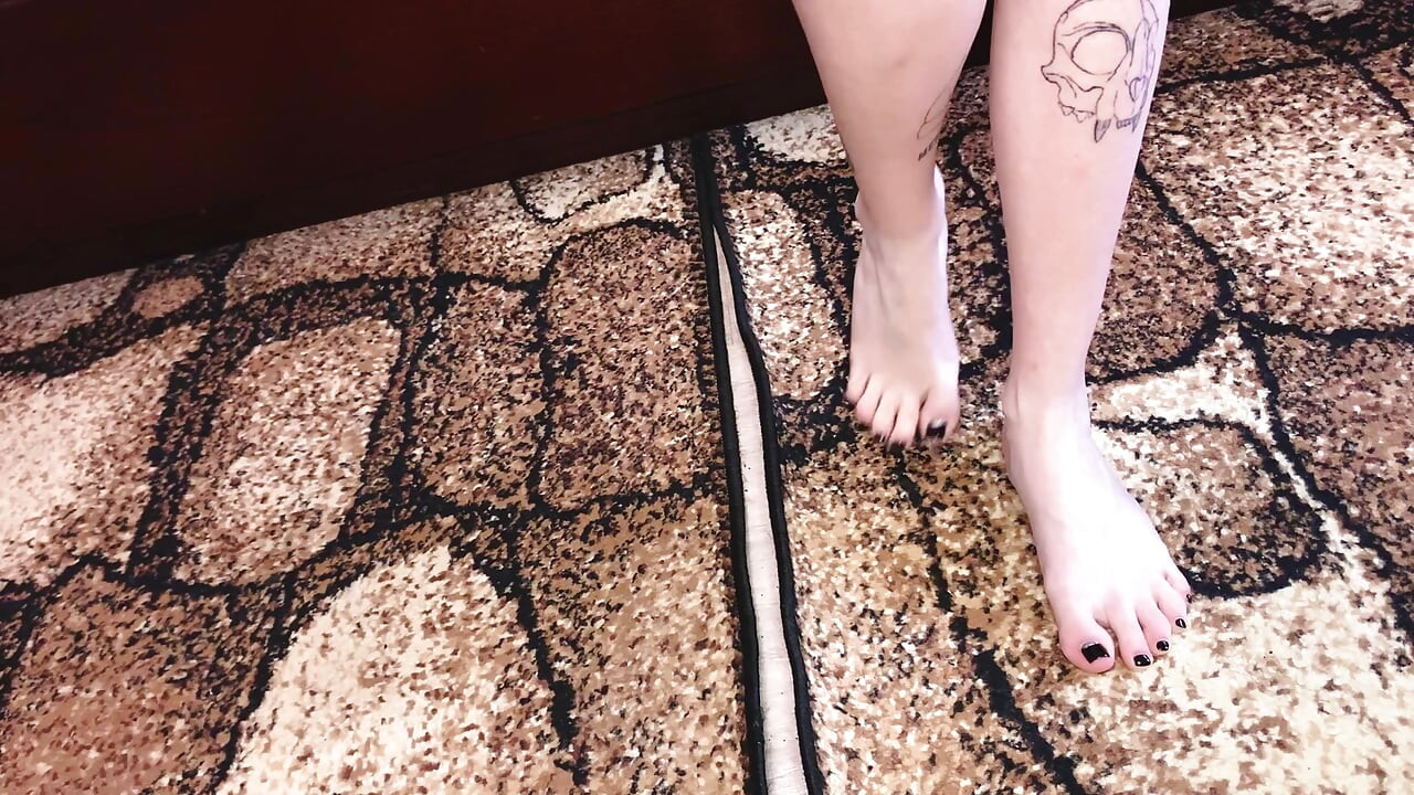 哦，你喜歡我的腳嗎？然後看看他們