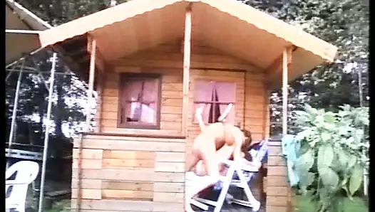 Немецкой шлюшке проникли в ее тугую анальную дырку