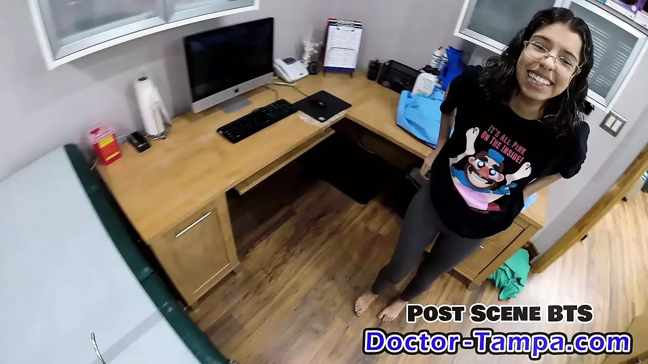 Dktar tanpa banen, eriya nikol ke mootrmarg men phole kaithetar dalen! Doctor-Tampacom se