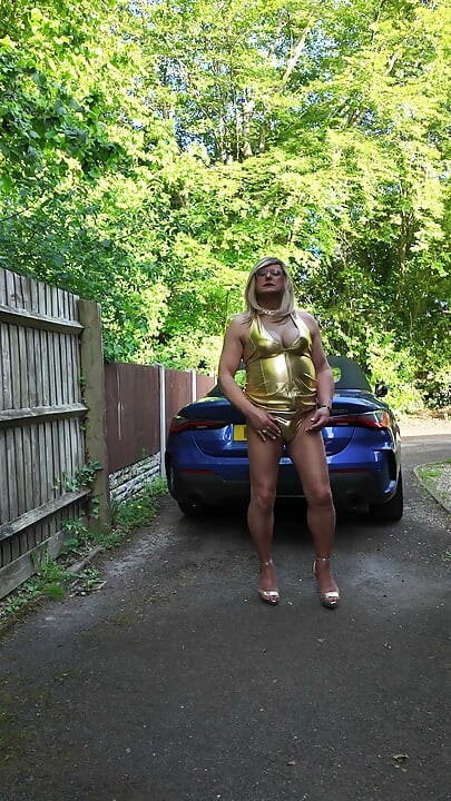 Crossdressing kellycd2022 wanking in my gold dress and heels
