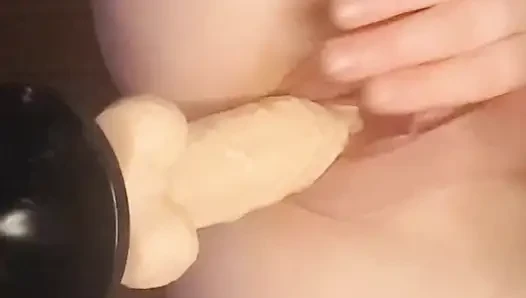 Memek dan pantatku dientot dari dekat sama mesin seksku