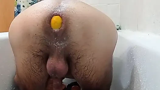 Mulat mandalina ile dildoyla götten sikişiyor