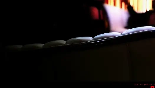 Dewi berambut gelap mengisap kontol besar dan mendapat persetubuhan panjang yang dalam