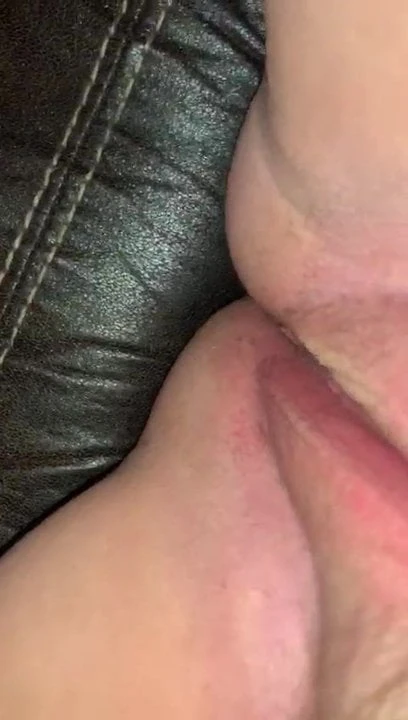 Northern Irish BBW plays with wet pussy