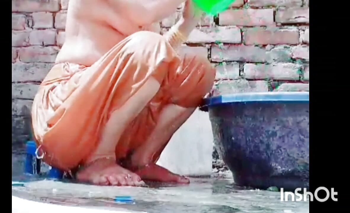 Fit ve Şirin Kızın Parlak Banyo Sahnesi: Yaklaşık Bir Zevk Keyfi