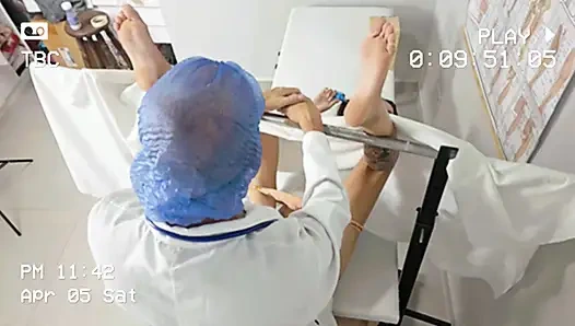 Гинеколог теряет мобильный телефон и слитые в сеть видео его пациентов