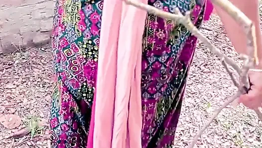 Боковая домохозяйка трахается утром в Джанголе. Анал трахнули.