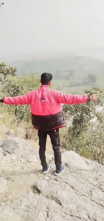 Hint oğlan çıplak masterbation zevk almak at evde yalnız