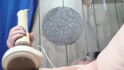 Geile schlampe benutzt 3, um ihre fiesen bedürfnisse zu befriedigen
