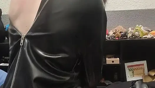 Lateks streihgtjacket'imi giyiyorum
