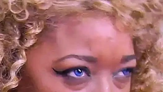 Newbie Nina Rivera Gives Her First Christmas Blowjob