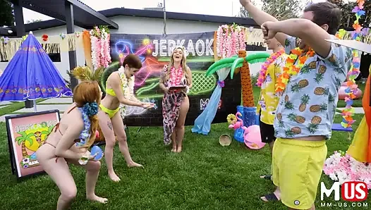 Hawaii'de jerkaoke - Madison Morgan, Rosalyn Sphinx, Jessy Jones ve Kelt Demir